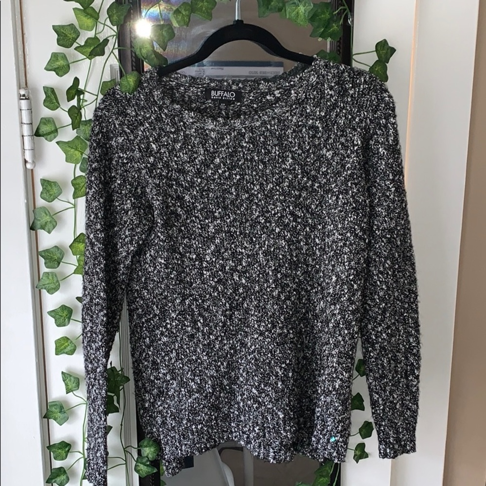 //b&w sweater//